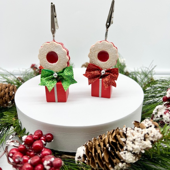 Christmas Linzer Cookie Place Card Holders – Set of 4 | Holiday Name Card Holder - Picture 11 of 11